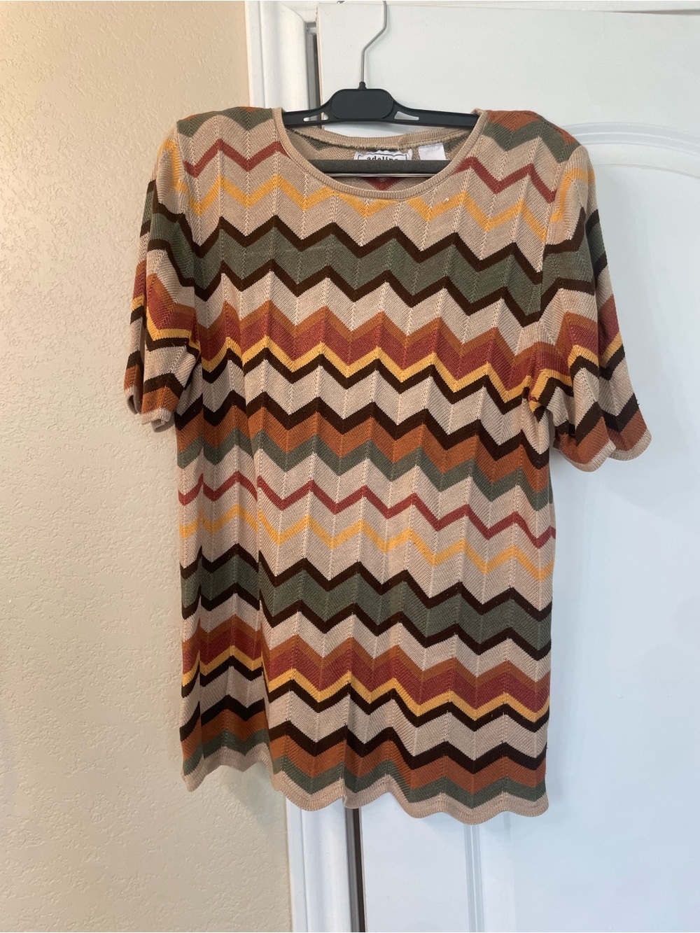 Vintage Chevron Knit Short Sleeve Top in Earth Tones